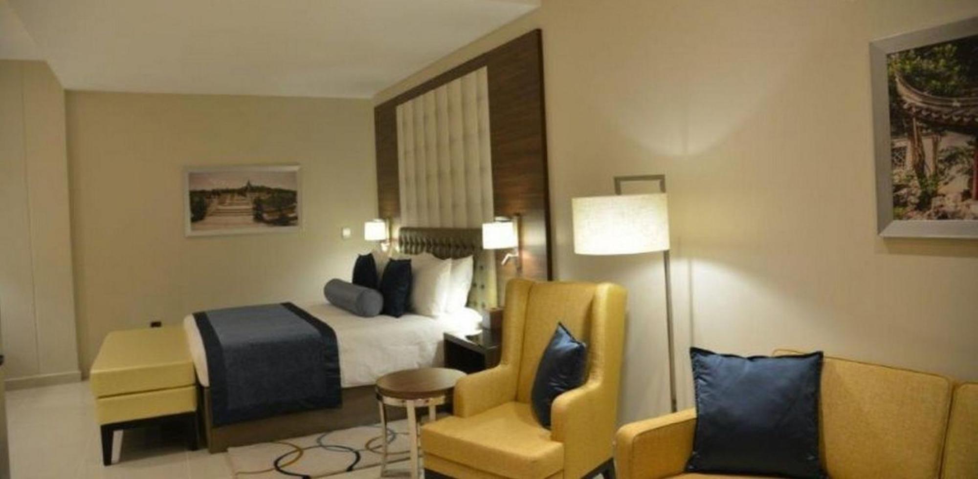Room In Lodge - The Envoy Hotel And Suites 阿布贾 外观 照片