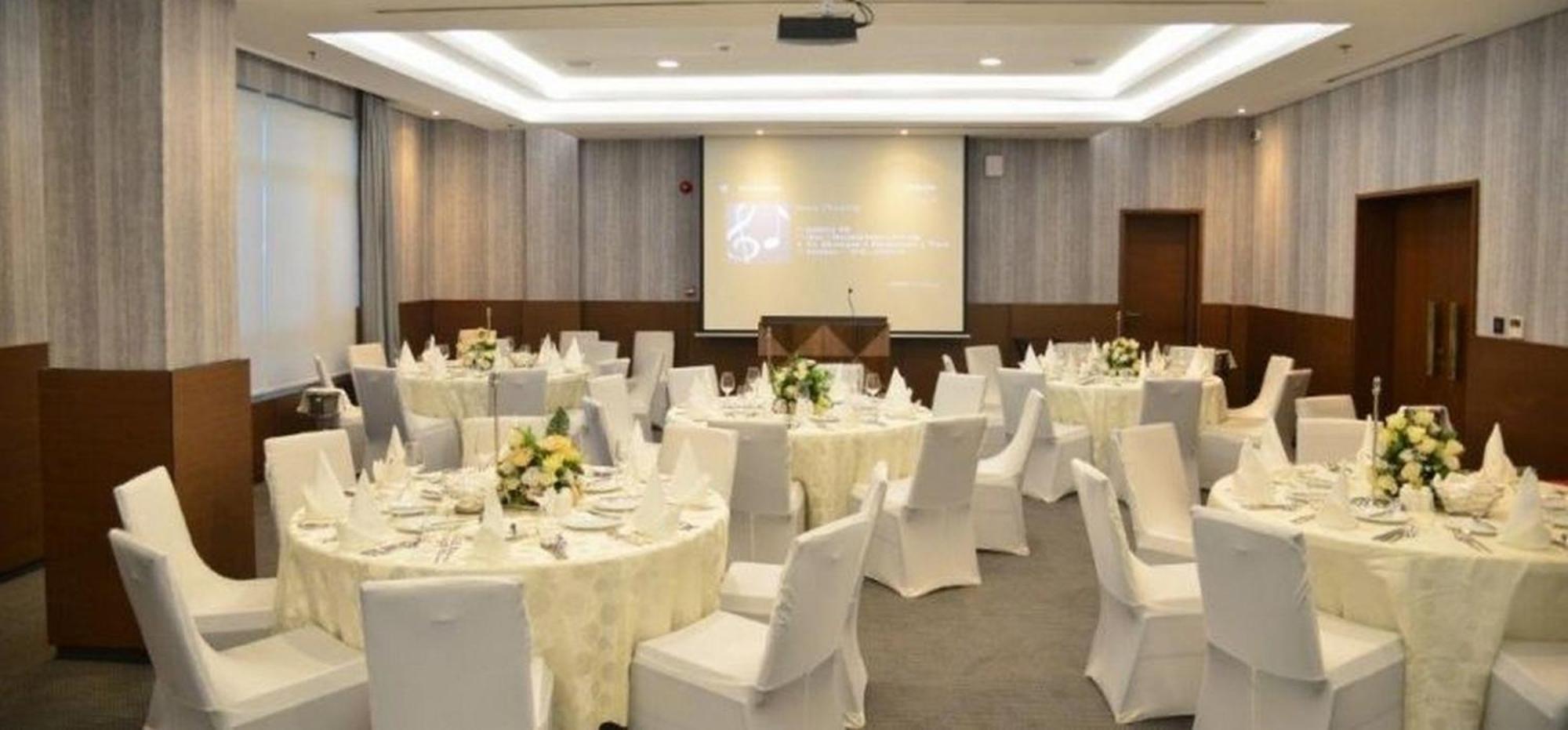 Room In Lodge - The Envoy Hotel And Suites 阿布贾 外观 照片