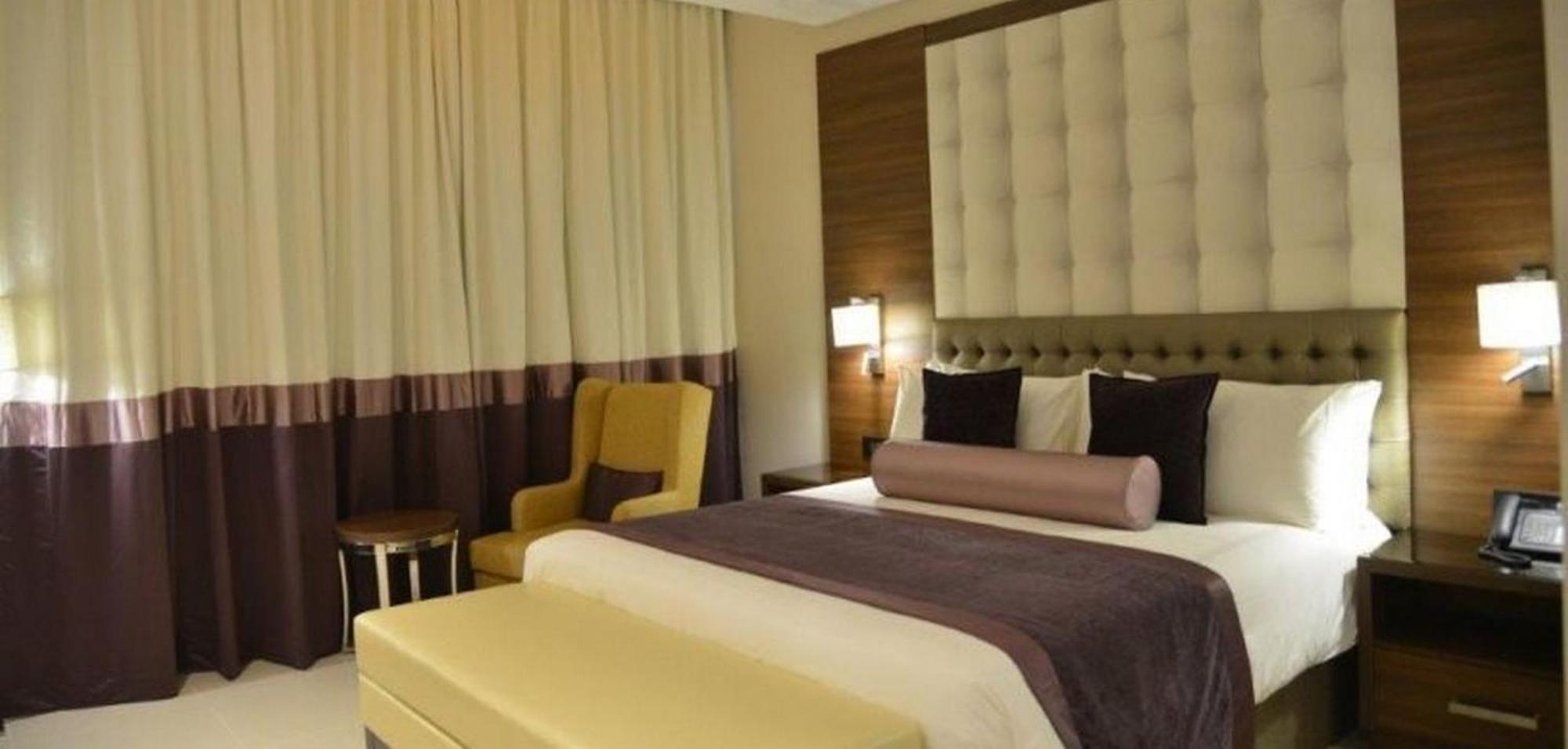 Room In Lodge - The Envoy Hotel And Suites 阿布贾 外观 照片