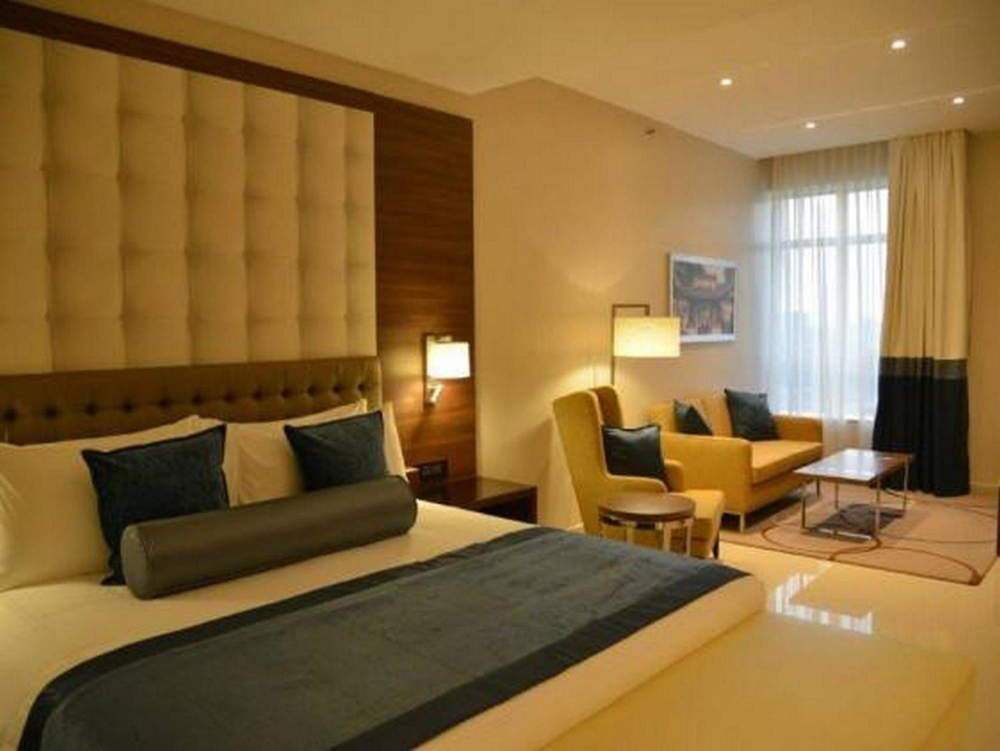 Room In Lodge - The Envoy Hotel And Suites 阿布贾 外观 照片